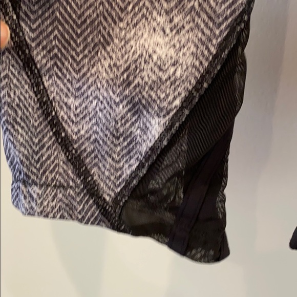 Lululemon leggings size 4 - Picture 3 of 5